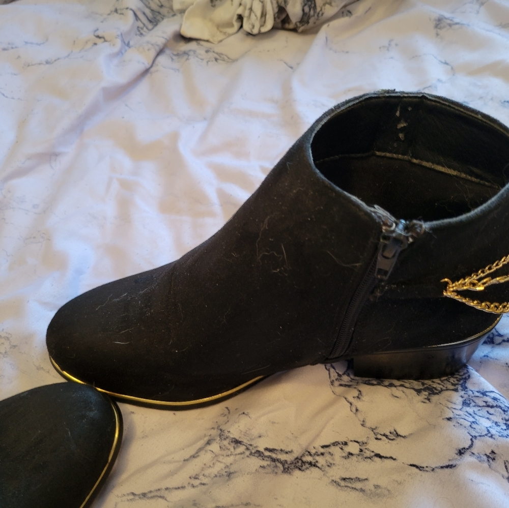 Shoes - Picture 4 of 4